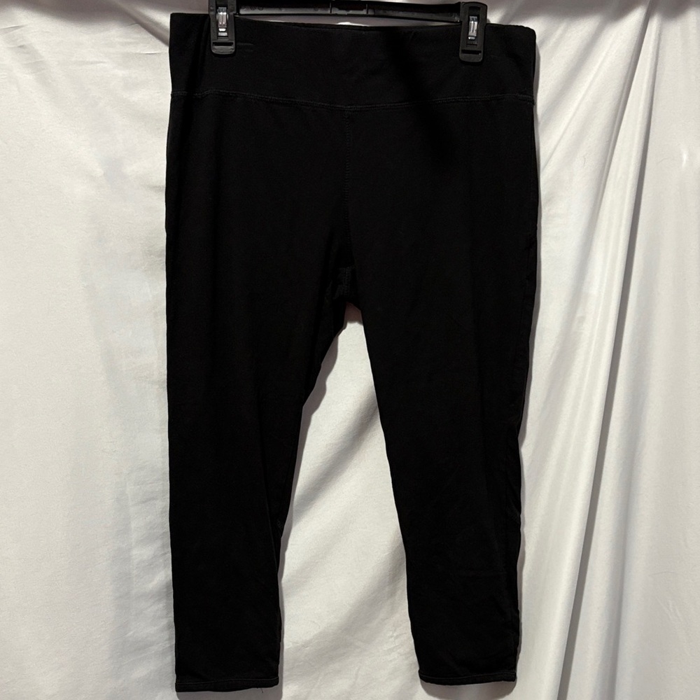 Women's Black Capris LL183
